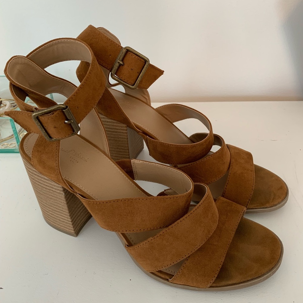 Universal Thread Chunk Heels